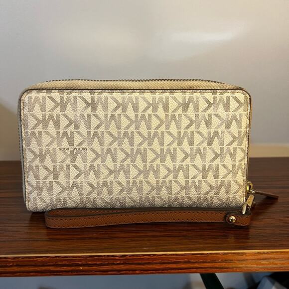 Michael Kors Jet Set - Flat Phone Case/Wristlet - Vanilla/Gold - Picture 4 of 6